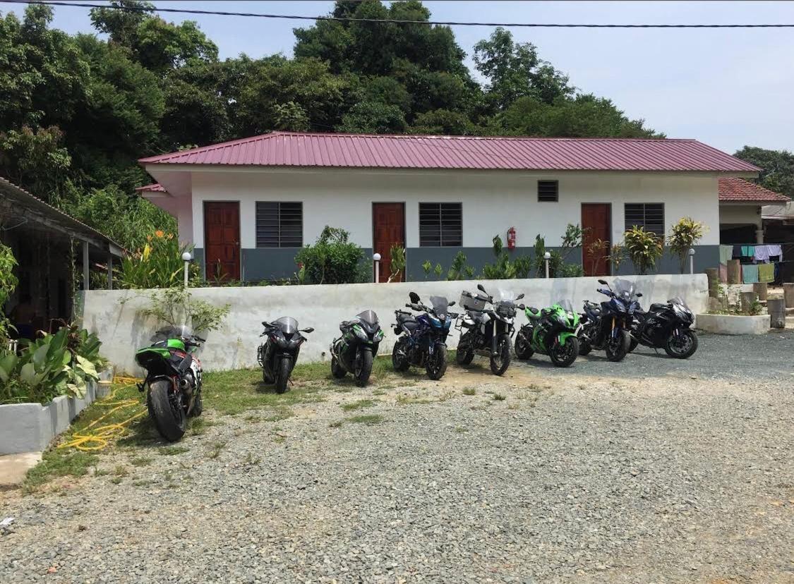 Dtahan Motel Taman Negara Kuala Tahan Exterior photo